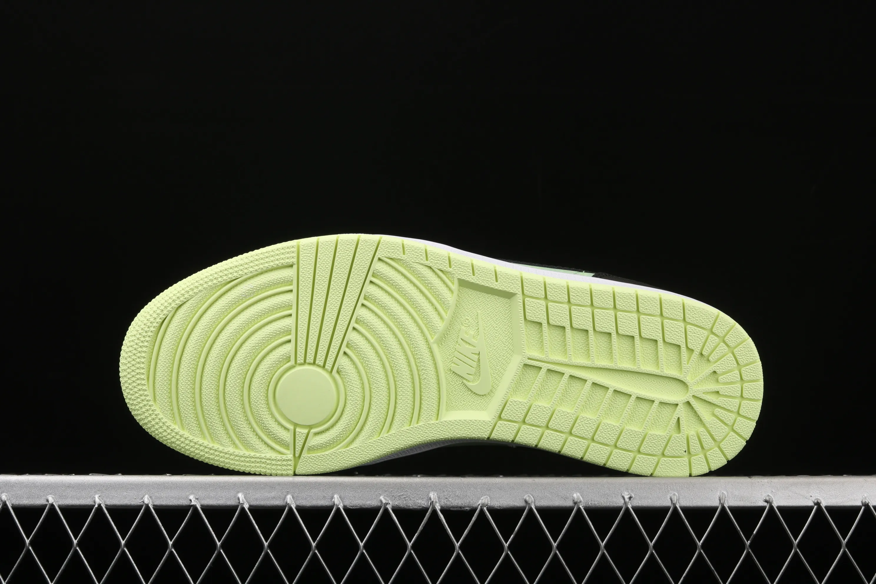 All categories Air Jordan Jordan series basketball shoes Air Jordan 1 Mid Air Jordan 1 Mid SE Barely Colt AJ1 Joe 1 Zhongbang basketball shoes CV5276-003